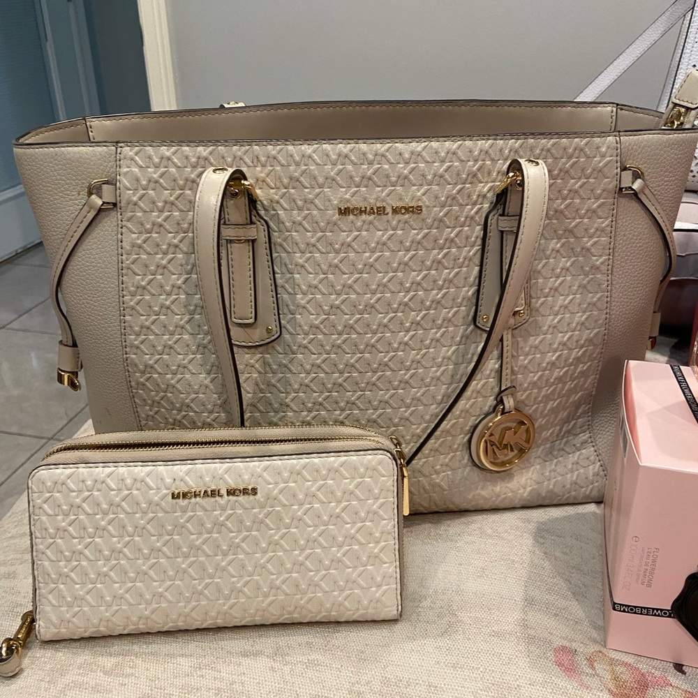 Bolsas originales MK, y Kate Spade, lentes de sol Oakley